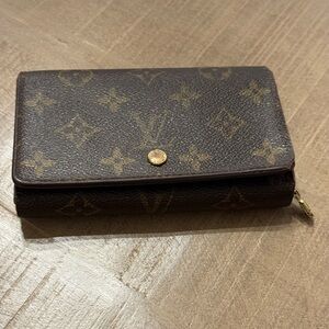 Louis Vuitton
Monogram Canvas
Porte Monnaie Billets Tresor Wallet EUC Vintage